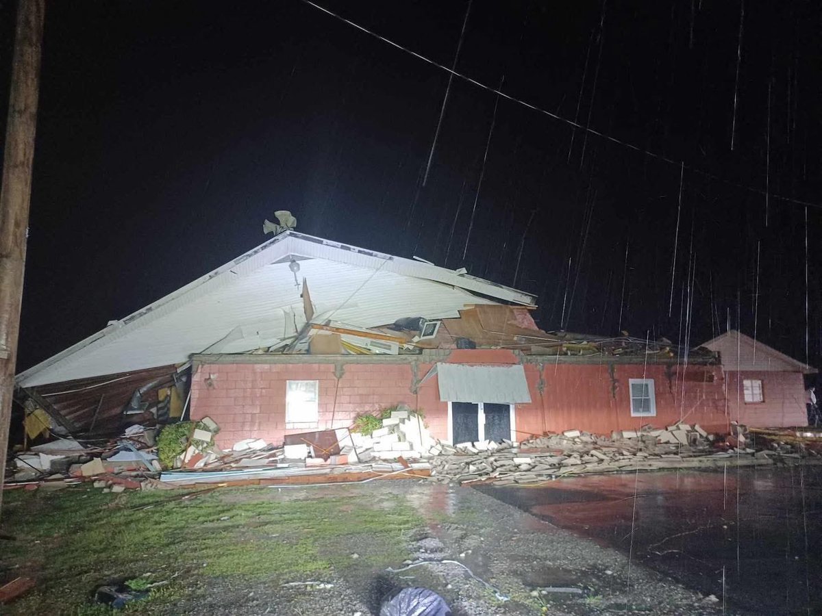 Lyss_724's tweet photo. @ryanhallyall @OfficialYallbot this is the Hinkleville Christ Community church in west Paducah. By the airport https://t.co/hny6qDRZ3P