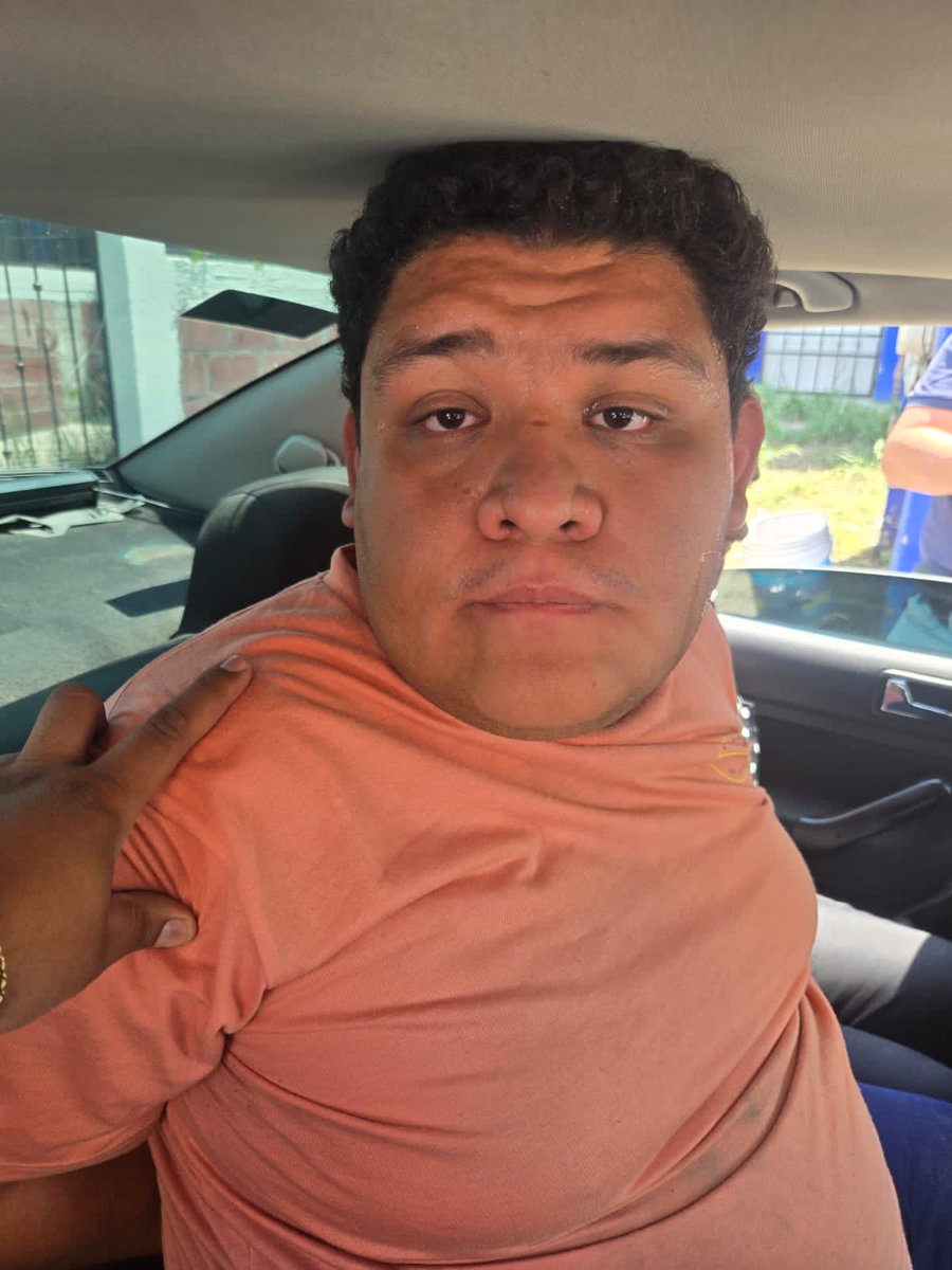 noelalvaradom's tweet photo. Detienen a Doña Carlota y a dos de sus hijos por asesinar al 2 por invadir su propiedad en #Chalco @Edomex. Ya le compusieron un corrido. Los invasores eran de Sindicato 22 de Octubre. Se hizo justicia por su propia mano. @FiscaliaEdomex @GN_MEXICO_ @SS_Edomex @CNDH https://t.co/eYFp84ji9D