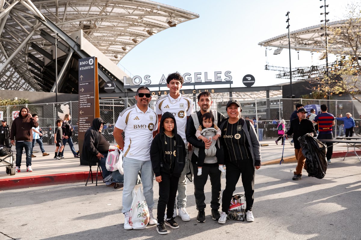 LAFC's tweet photo. The home team 🖤💛 https://t.co/fwyRojuxWY