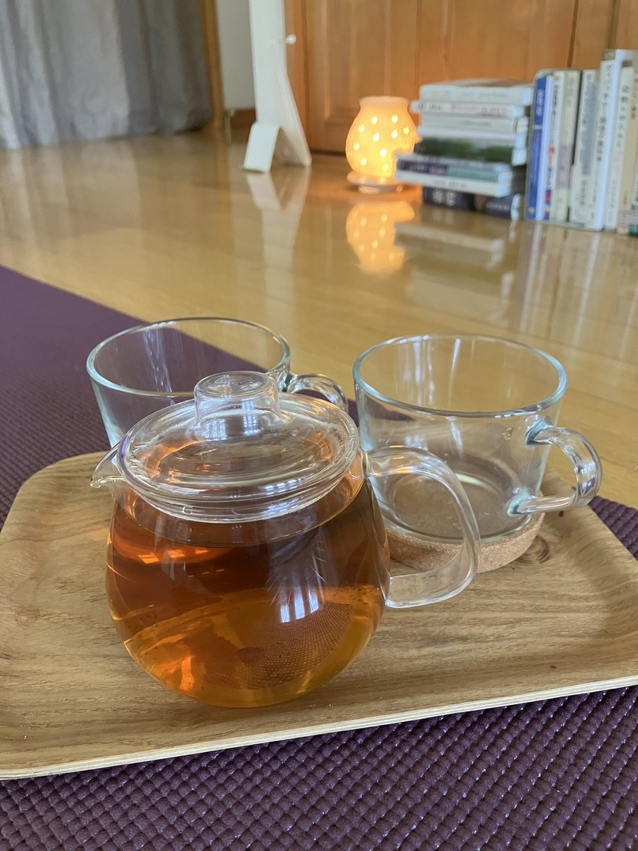 本日のヨガ
お茶は紅花とペパーミント