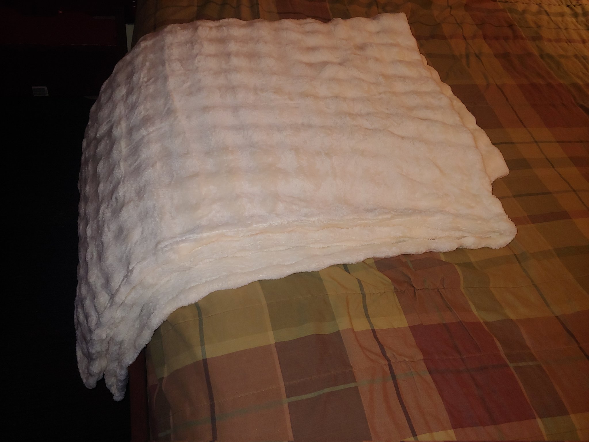 2 pic. Check out this throw from @softrabbits1. It's very soft and would definitely recommend it to anyone looking. They also have other products worth checking out https://t.co/4VLih3xAVw