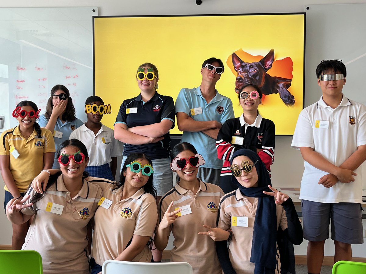 UNSWoptomvsci's tweet image. Our university’s Gateway program recently hosted an outreach event at UNSW’s Wagga Rural Clinical Campus with 65 enthusiastic students.
UNSW SOVS Lecturer Dr Vanessa Honson led a dynamic vision science session with optical illusions, stroop effect challenges, and simulated…