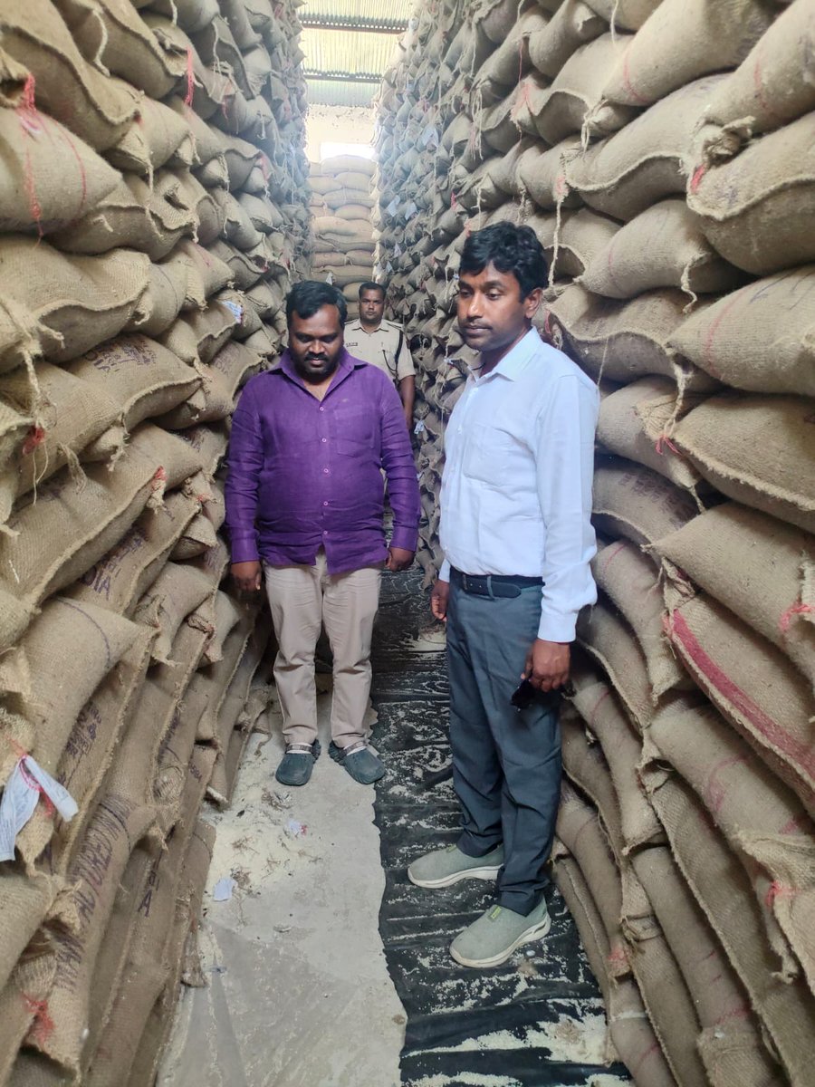 kaimurdm's tweet photo. प्रबंध निदेशक बिहार राज्य खाद्य एवं आपूर्ति असैनिक निगम पटना द्वारा निगम के #CMR एवं #TPDS गोदाम में भंडारित खाद्यान्न एवं अन्य सामग्रियों का वित्तीय वर्ष की समाप्ति के पश्चात वार्षिक भौतिक सत्यापन जिले के वरीय दंडाधिकारी द्वारा कराया जा रहा है।
#inspection
#प्रशासनआपकेद्वार https://t.co/prgTrevTaH