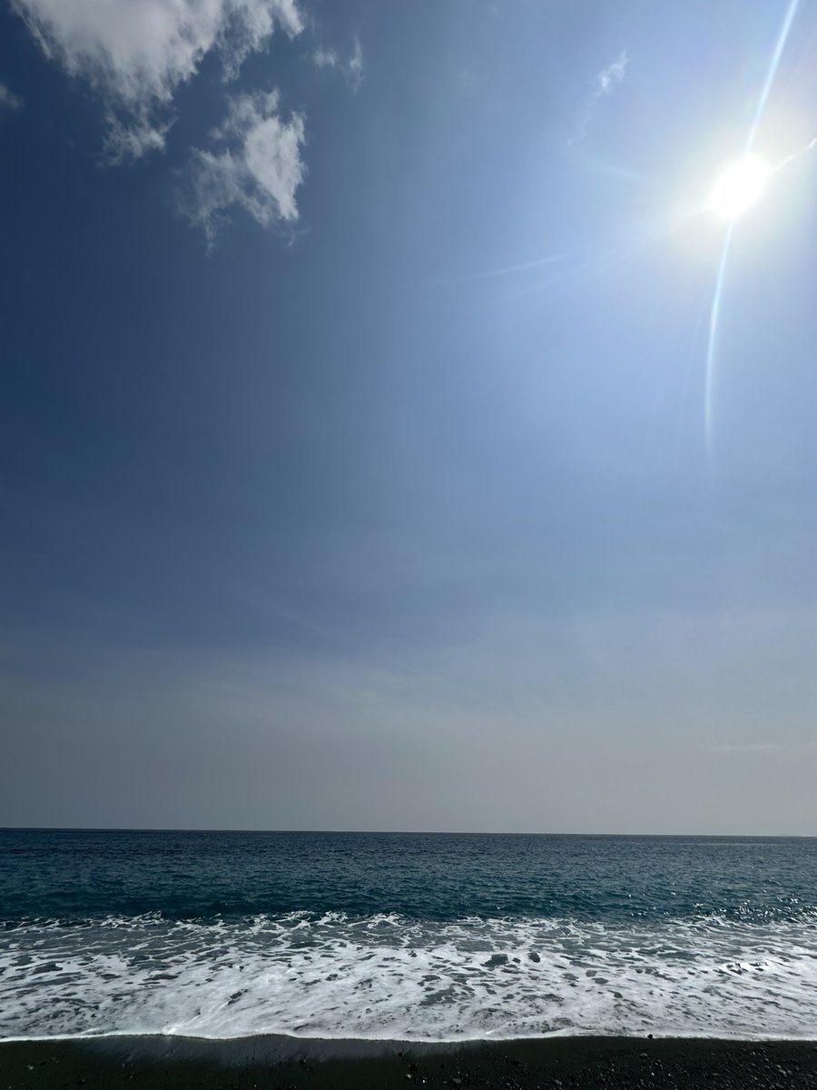 esuminmin's tweet photo. 海の近くに住みたいと願い続け
大好きなインテリアや器を揃え
2年前から2拠点生活を始める
小学校進学と同時に完全移住

不可能って決めつけてるのは自分で
実は未来は無限大の可能性が並んでる
何を選び取りたいのか自分次第

生き方のベースがLIKE A GAME https://t.co/hYKZ3sQnRU