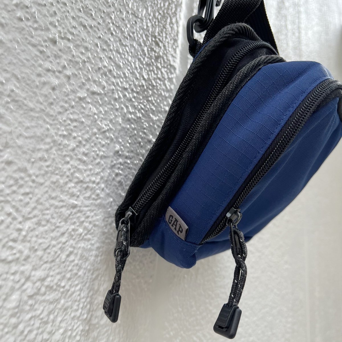 FBT_SHOP's tweet image. 🟦🟦🟦
¥4,400-
OLD GAPのスクエアなショルダーバッグ！
ちょっとしたお出かけに良さそうですね🚲
#oldgap
#オールドギャップ
#FBTSHOP
#学芸大学
 instagram.com/p/DH28yq_zUtD/…