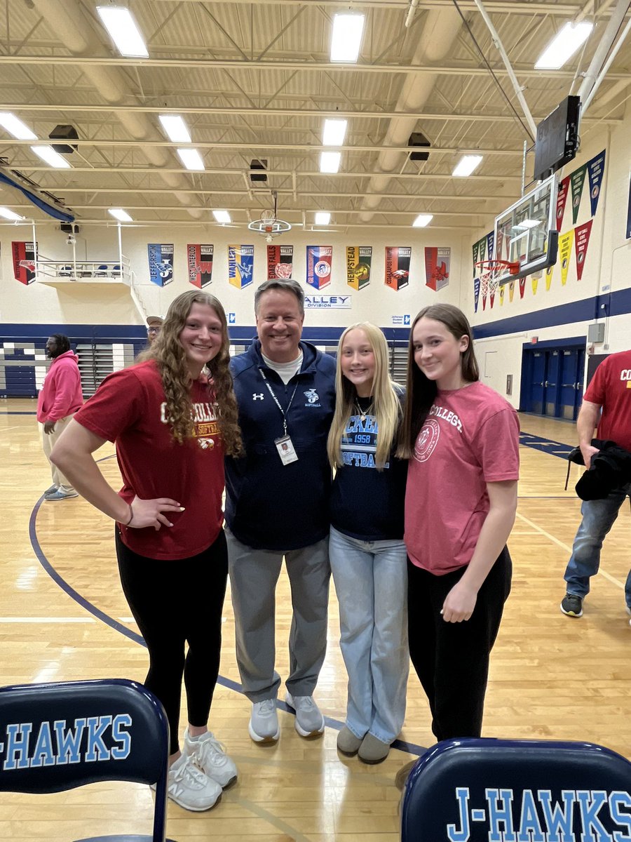 J-HAWK SOFTBALL tweet media