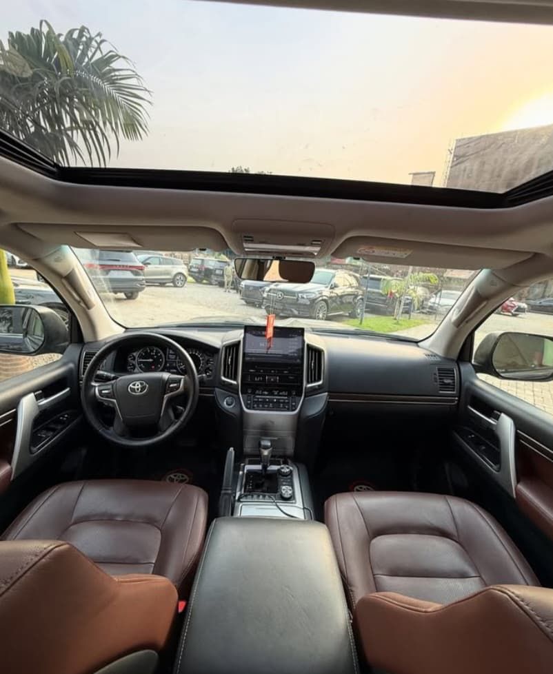 azzanbabz16's tweet photo. 2020 TOYOTA LAND CRUISER V8๐ฅ๐ฅ๐ฅ
5.7L VX.R GRAND TOURINGโ
๏ธโ
๏ธโ
๏ธ
๐ฐ100,000,000๐ฐ
๐ABUJA๐
๐08074366395๐ https://t.co/DPBszFe2aC