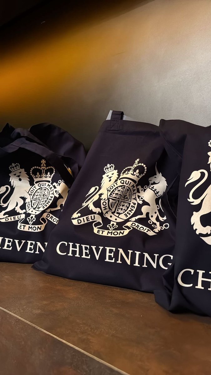 ¡Bienvenida GEN 2023-2024! 🤗Recibimos a los becarios uruguayos 🇺🇾 luego de completar sus maestrías en Reino Unido 🇬🇧 con el programa @cheveningfcdo 🎓¡No te pierdas la oportunidad de aplicar en la próxima edición y vivir tu experiencia Chevening!
Gracias <a href="/mal_green/">Mal Green</a> <a href="/UKinUruguay/">Embajada Británica</a>