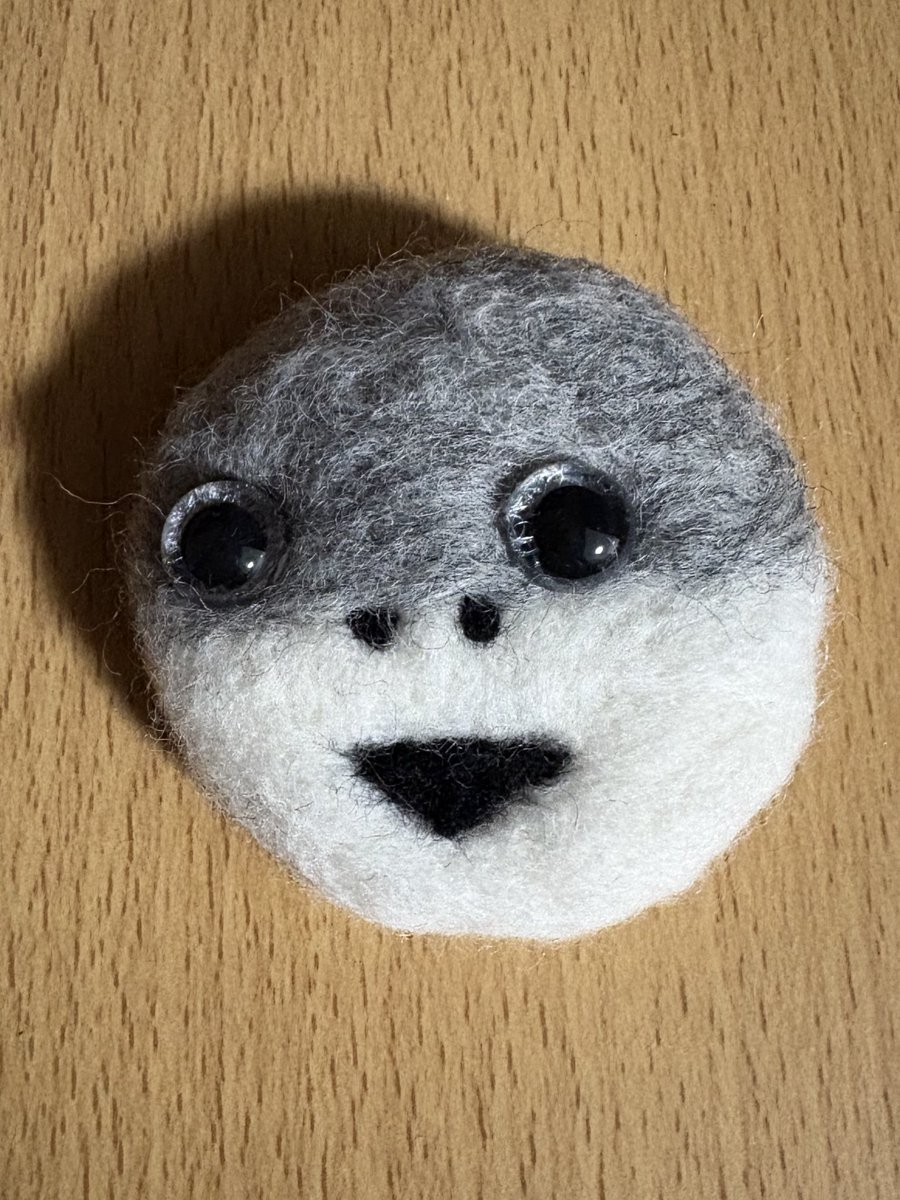handmadebu1101's tweet image. 今日は久しぶりの羊毛フェルト✨✨
サカバンバスピスの顔を作りました🐟
上手くにぱっと笑ってるでしょうか?
そして、前橋リリカのフリーマーケット1ヶ月をきりました❣️
4月26日の土曜日、ぜひ皆さん遊びに来てみてくださいね😆✨✨
#ハンドメイド
#羊毛フェルト
#サカバンバスピス
#古代魚