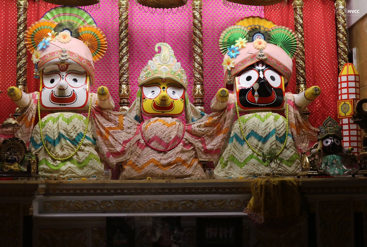 ISKCONPune's tweet photo. 🌷Mangal Arati Darshan🌷🗓03/04/2025🙏🚩@ISKCONNVCCPune🚩
.
.
#ISKCON #ISKCONNVCC #ISKCONNVCCPune #ISKCONPune
#3rdapril #3rdapril2025 #Thursday #Vrindavan
#Harinaamsankirtan #Radheshyamdas #Radheradhe
#Sankirtan #Kirtan #Mayapur #Prabhupada #iskconmandir
#GVE #Govardhan https://t.co/CDyktoY3oC