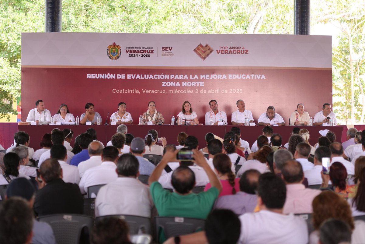 SNTE56Veracruz's tweet photo. 𝗟𝗮 𝗚𝗼𝗯𝗲𝗿𝗻𝗮𝗱𝗼𝗿𝗮 𝗥𝗼𝗰í𝗼 𝗡𝗮𝗵𝗹𝗲 𝗶𝗺𝗽𝘂𝗹𝘀𝗮 𝗺𝗲𝗷𝗼𝗿𝗮𝘀 𝗲𝗱𝘂𝗰𝗮𝘁𝗶𝘃𝗮𝘀 𝗲𝗻 𝗹𝗮 𝘇𝗼𝗻𝗮 𝗻𝗼𝗿𝘁𝗲 𝗱𝗲 𝗩𝗲𝗿𝗮𝗰𝗿𝘂𝘇

Nota completa:
https://t.co/JAEXCjX687

#𝗔𝗽𝗿𝗲𝗻𝗱𝗶𝗲𝗻𝗱𝗼𝗔𝗖𝗼𝗻𝘃𝗶𝘃𝗶𝗿 🤝🏻
#𝙎𝙤𝙮𝙎𝙉𝙏𝙀56 🟠 https://t.co/k5T1tLnvaz