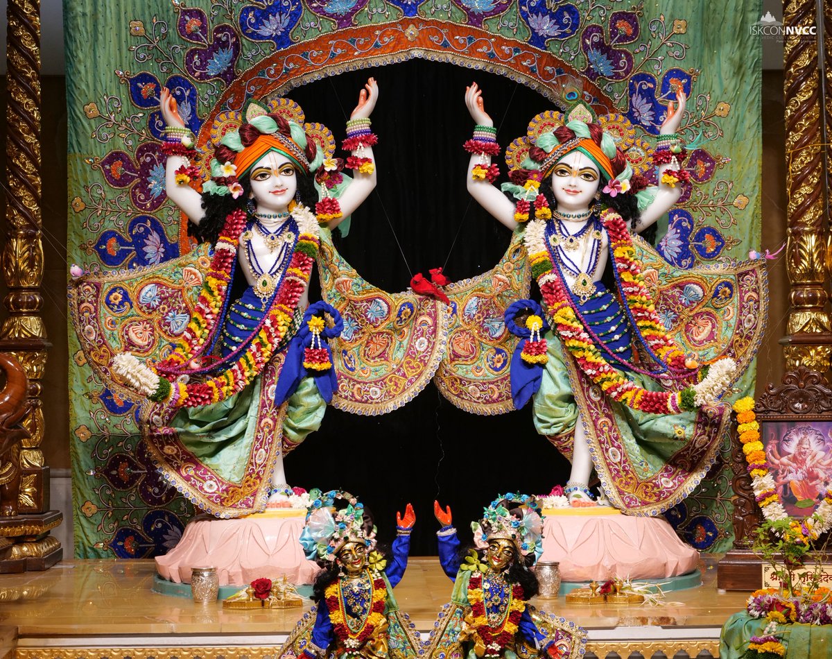 ISKCONPune's tweet photo. 🙏🏽Today's Darshan 📿 🗓03-04-2025🙏
🌷Sri Sri Gaur Nitai🌷
🚩@ISKCONNVCCPune🚩
.
.
#ISKCON #ISKCONNVCC #ISKCONNVCCPune #ISKCONPune
#3rdapril #3rdapril2025 #Thursday #Vrindavan
#Harinaamsankirtan #Radheshyamdas #Radheradhe
#Sankirtan #Kirtan #Mayapur #Prabhupada #iskconmandir https://t.co/qcMoEeXWob
