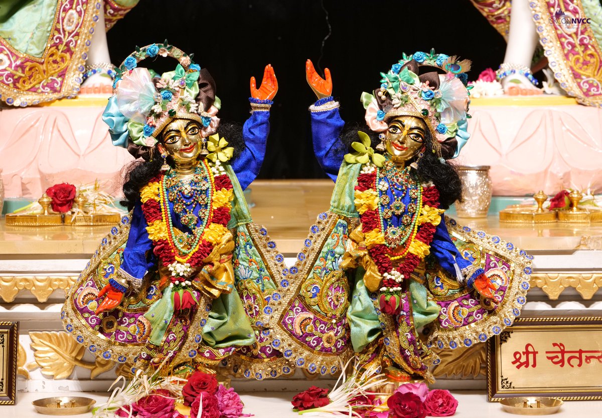 ISKCONPune's tweet photo. 🙏🏽Today's Darshan 📿 🗓03-04-2025🙏
🌷Sri Sri Gaur Nitai🌷
🚩@ISKCONNVCCPune🚩
.
.
#ISKCON #ISKCONNVCC #ISKCONNVCCPune #ISKCONPune
#3rdapril #3rdapril2025 #Thursday #Vrindavan
#Harinaamsankirtan #Radheshyamdas #Radheradhe
#Sankirtan #Kirtan #Mayapur #Prabhupada #iskconmandir https://t.co/qcMoEeXWob