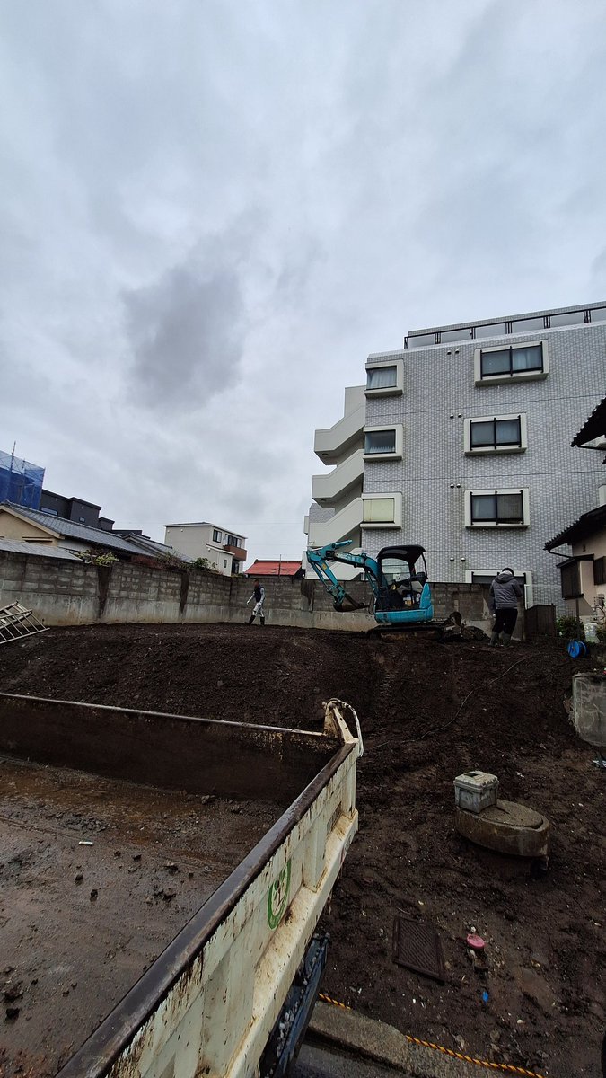 おはようございます🌞
また投稿するの忘れちゃった🥺
今日も雨降ってます☔
朝イチ現場にお邪魔しました👷🏻‍♀️
#企業公式が朝の挨拶を言い合う
#企業公式相互フォロー
#企業公式つぶやき部
#外構工事
#エクステリア
#庭のある暮らし
#ウッドデッキ
#職人さん募集
#未経験者大歓迎
