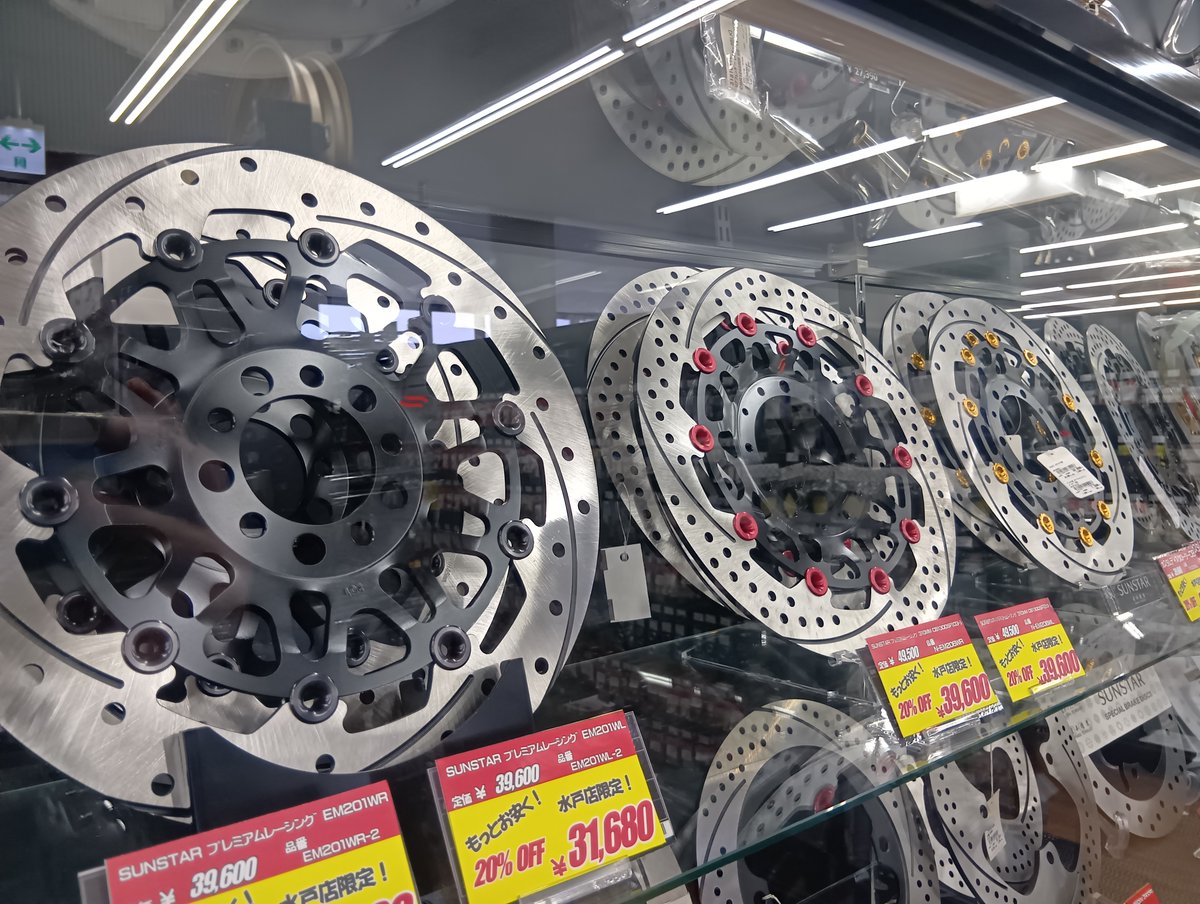 ricoland_mito's tweet image. こんにちは🤩ライコランド水戸店です！

リアサスに続きブレーキディスクが水戸店限定
在庫品限りでたいへんお安くなっております。㊙️

ハヤブサやCB1300SFなど様々な種類の在庫がありますのでぜひお問合せください！👍

＃ライコランド水戸店
＃SUNSTAR