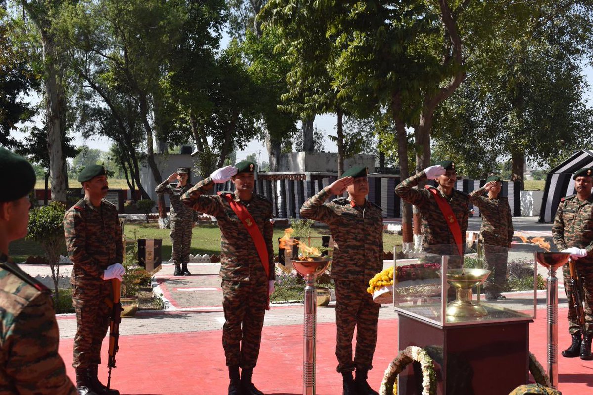 VajraCorps_IA's tweet photo. Lt Gen Ajay Chandpuria, AVSM, VSM, GOC, #VajraCorps visited #AsalUttar War Memorial and offered tribute to CQMH Abdul Hamid, PVC (Posthumous) and other heroes of #KhemKaran Sector in 1965 and 1971 Indo-Pak Wars. He also interacted with Ex Servicemen and Panchayat Members of the area and discussed issues related to #DrugMenace and #AgniveerOutreach.
#LestWeForget #ServiceBeforeSelf #HonouringOurHeroes
@adgpi @westerncomd_IA @prodefencechan1 @pro_defence @DIAV20 @adfpngo @ANTFPunjab @DIRECTORATERTG
