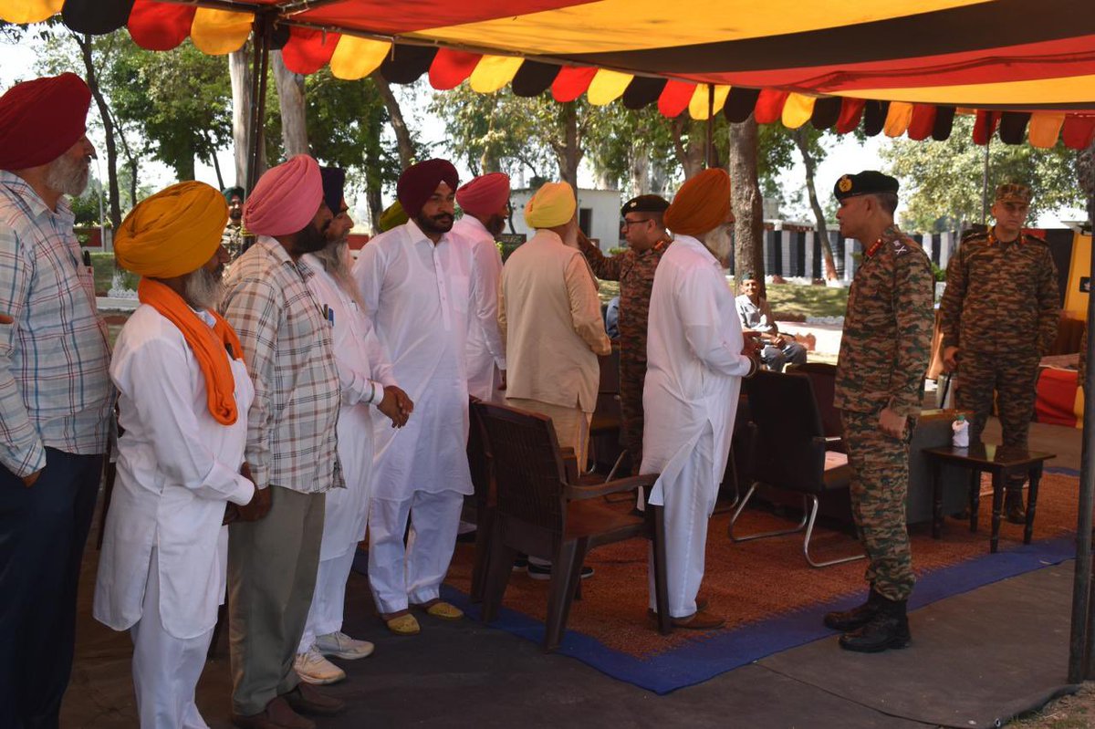 VajraCorps_IA's tweet photo. Lt Gen Ajay Chandpuria, AVSM, VSM, GOC, #VajraCorps visited #AsalUttar War Memorial and offered tribute to CQMH Abdul Hamid, PVC (Posthumous) and other heroes of #KhemKaran Sector in 1965 and 1971 Indo-Pak Wars. He also interacted with Ex Servicemen and Panchayat Members of the area and discussed issues related to #DrugMenace and #AgniveerOutreach.
#LestWeForget #ServiceBeforeSelf #HonouringOurHeroes
@adgpi @westerncomd_IA @prodefencechan1 @pro_defence @DIAV20 @adfpngo @ANTFPunjab @DIRECTORATERTG