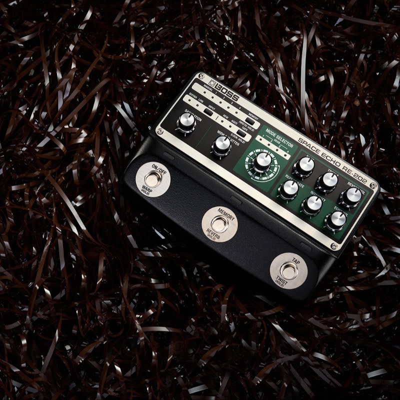 BOSS_jpn's tweet photo. RE-202は、かつてないレベルでSpace Echoを再現。オリジナルを知り尽くしたBOSSが、磁気テープやモーター等の構造による音色の変化、アイコニックなSPRING REVERB、楽器の魅力を引き立てるプリアンプ回路まで、改めて徹底的に探求することで完成しました。
#BOSS_jpn #RE202