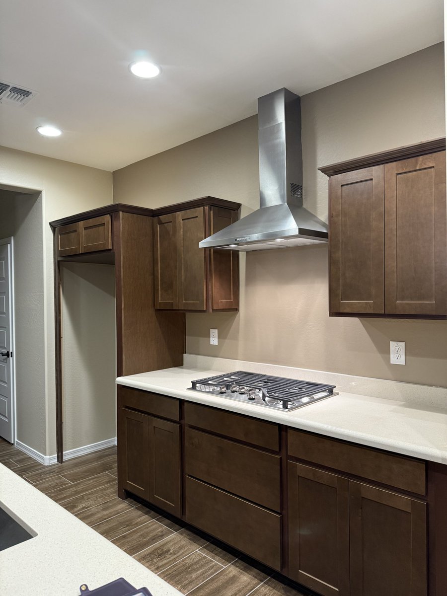 BrigetteDP's tweet photo. A very big thank you to @CertaPro Phoenix for painting the interior of our new home in Surprise! They did an amazing job… they worked efficiently and effectively, are friendly and so picky about their work. https://t.co/qlSv3Xun3a