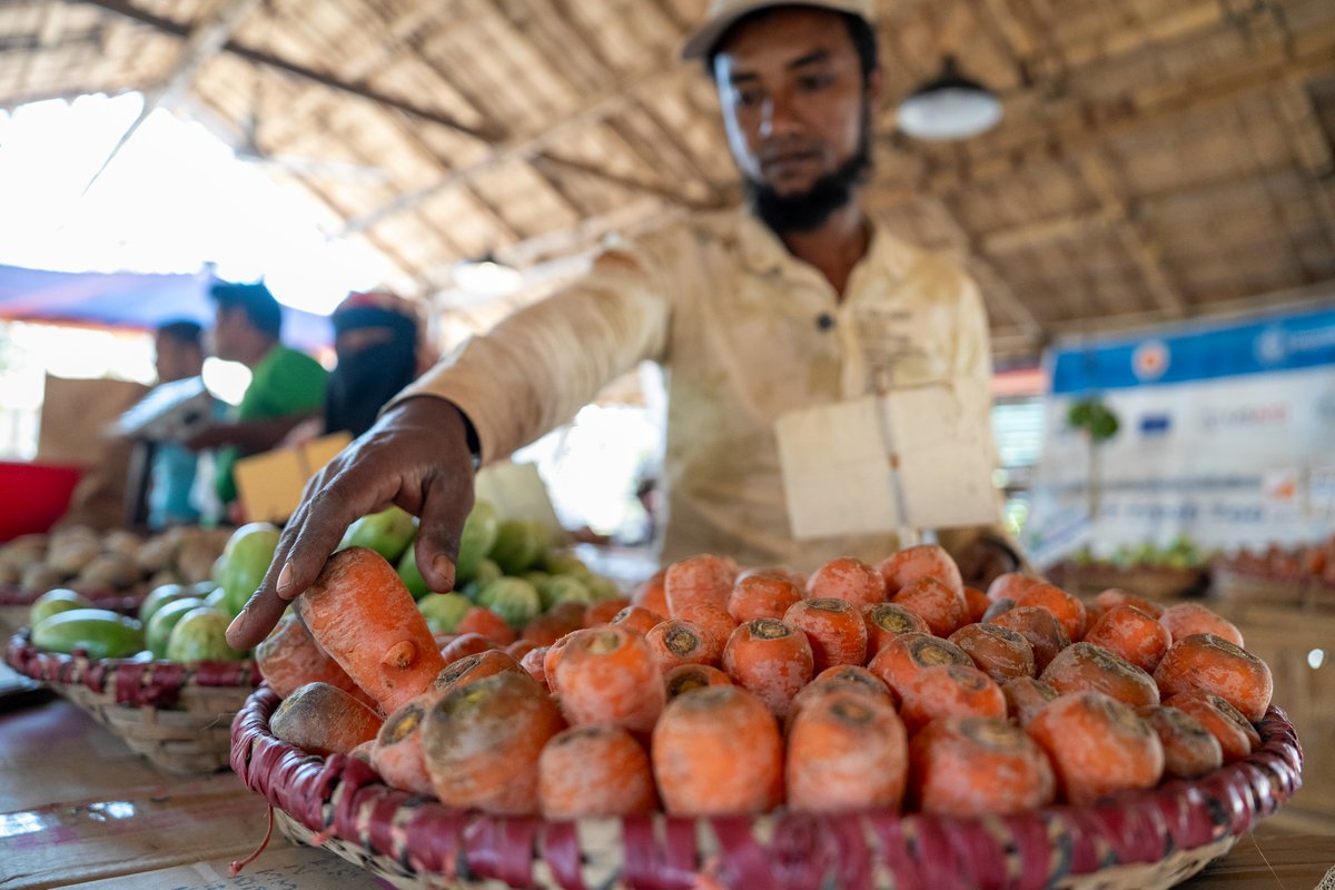 WFP_Bangladesh's tweet photo. 🚨 Just weeks ago, WFP warned of looming ration cuts for Rohingya refugees. Thanks to our donors &amp; partners, we’ve averted the crisis!

We thank them for standing #withrefugees.  🙏
#Rohingya #WFPbd50 https://t.co/KqGQNi37dS