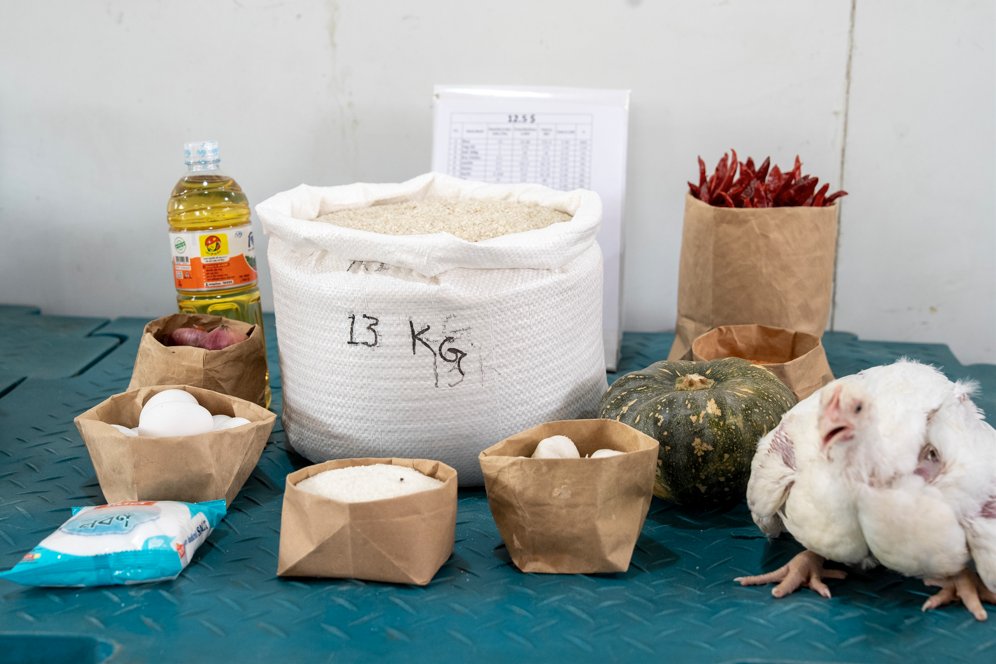 WFP_Bangladesh's tweet photo. 🚨 Just weeks ago, WFP warned of looming ration cuts for Rohingya refugees. Thanks to our donors &amp; partners, we’ve averted the crisis!

We thank them for standing #withrefugees.  🙏
#Rohingya #WFPbd50 https://t.co/KqGQNi37dS
