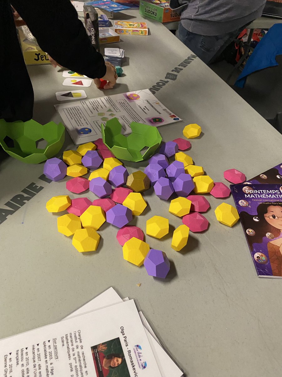 Salon des jeux mathématiques  organisé en partenariat avec Canope pour les enseignants des circonscriptions toulousaines. Conférence d'Eric Trouillet sur le calcul mental