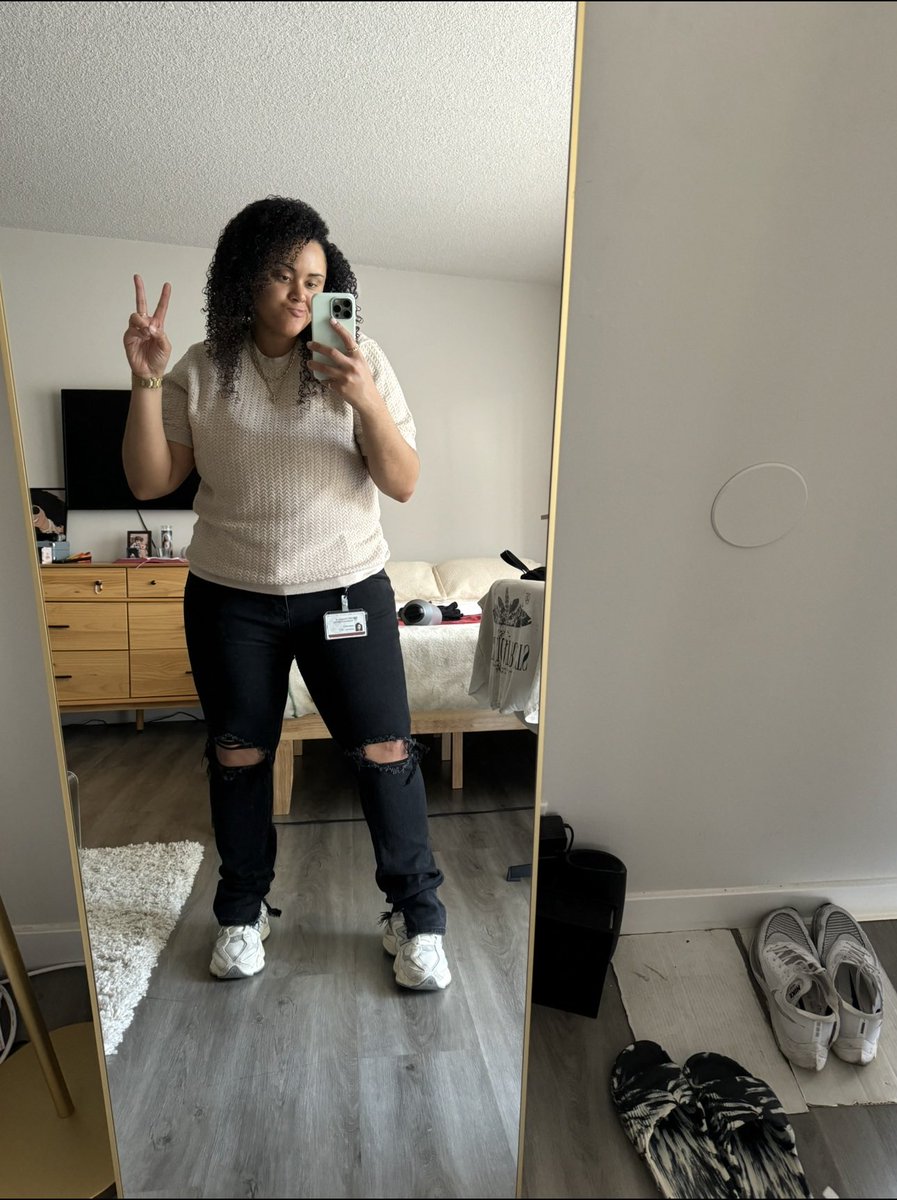 jupemava's tweet photo. When I hit plateaus, pictures remind me progress is still being made. Wild thing is, there is only a 10 pound difference in these pics, but I’m burning fat and losing muscle. https://t.co/Fb4fU5bs97