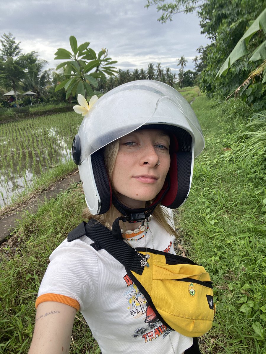 pollyartstorm's tweet image. Hi! I’m Polly! 🍀

I’m a community manager at #MWTTankBattles. 

Started working in game dev 6 years ago as a copywriter and negotiation interpreter. 

Currently I’m an expat in Vietnam.

P.S. I play drums and am a crazy book lover. 😁

#WhatAGameDevLooksLike
