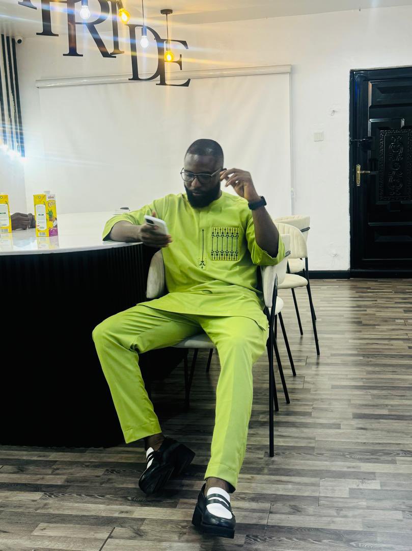 caftan_man's tweet photo. The fit.                            The fitting 

#ca🧵✂️ #bespoke https://t.co/tP6fZAWwvi