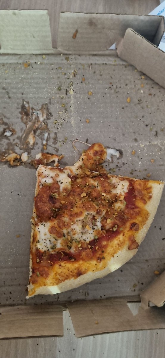 Anil729686's tweet photo. @dominos_india Worst pizza of my life from you dominos_india (at Dominos Jodhpur Ashok Udhyan Branch) thank you for ruining my day Pizza is like its made from past week dough, ingredients, foul smell and what not☹️ I am attaching bill , hope you can do better. https://t.co/FuwUGgIbcb