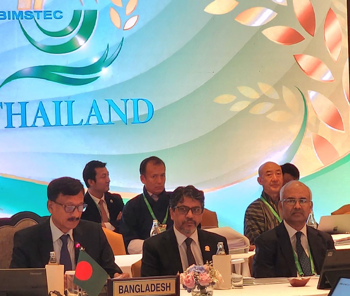 🇧🇩 Hon’ble Foreign Affairs Adviser Md. Touhid Hossain participated in the 20th #BIMSTEC Ministerial Meeting in Bangkok.Bangladesh remains committed to a peaceful, prosperous, and connected BIMSTEC.

✅ Signed the BIMSTEC Maritime Transport Cooperation Agreement
✅ Emphasized