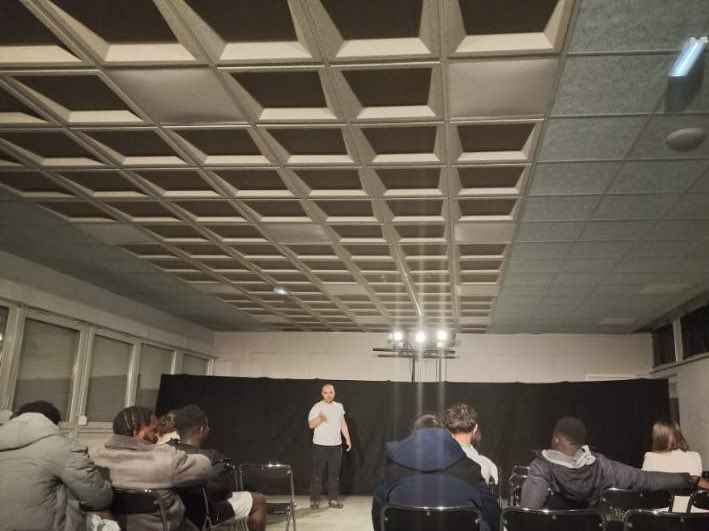 [semaine #IEX2025]
Sensibiliser autrement #PEAC 🎯

📍 <a href="/LyceeSavignac/">Lycée Raymond Savignac</a> :
🔹 Projet transdisciplinaire
🔹 Représentation #IEX "#Vivant" - mal-être, deuil et résilience 
🔹 Soirée réseau #IEX <a href="/dsden12/">DSDEN12</a> 

🙏 <a href="/corinnesabatier/">corinne sabatier</a> , CPE pour son #engagement

<a href="/karim_benmiloud/">Karim Benmiloud</a> <a href="/FAURIEHERBERT/">A.FAURIE-HERBERT</a>