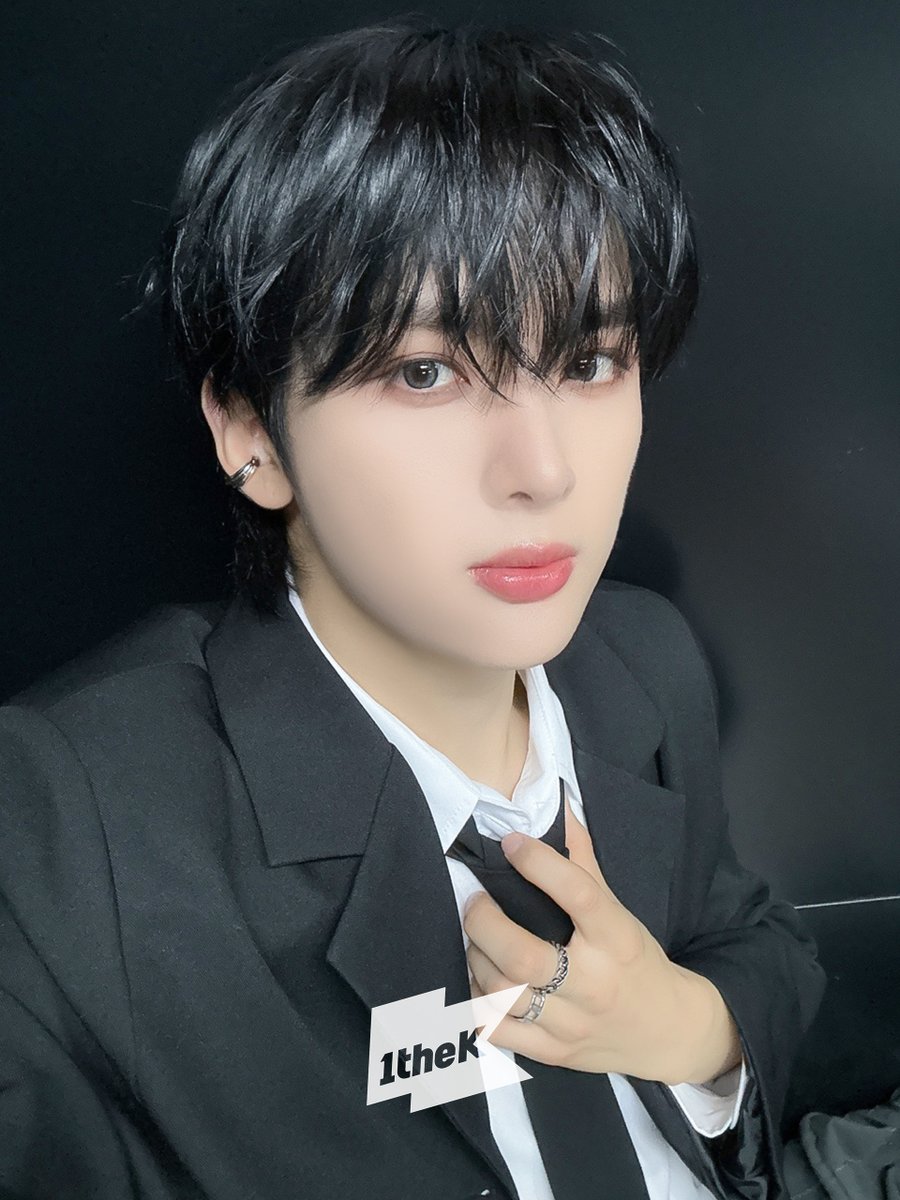 👤 : #수트댄스 출연 기념 질문 받습니다.
💚 : 혹시 타지에서 오셨나요❓
👤 : 아니요..?
💚 : 판타지에서 오셨냐구요 (୨୧•͈ᴗ•͈)
#판타지보이즈 #FANTASYBOYS #UNDENIABLE <a href="/fantasyboys_twt/">FANTASY BOYS_Official</a>

#SuitDance 👉 youtu.be/syHBXUhvU4g