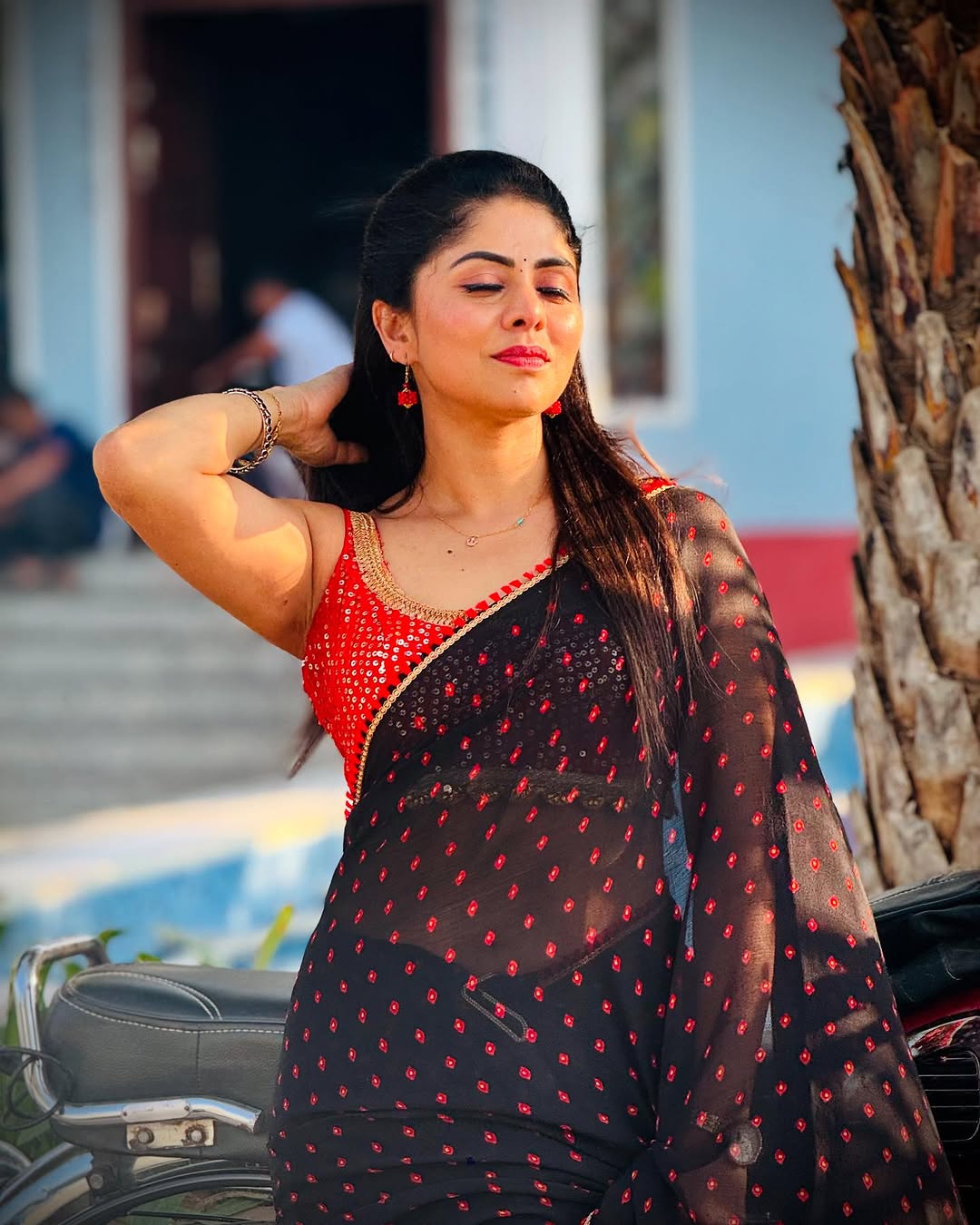 GnleHOiWAAA-isJ?format=jpg&name=large