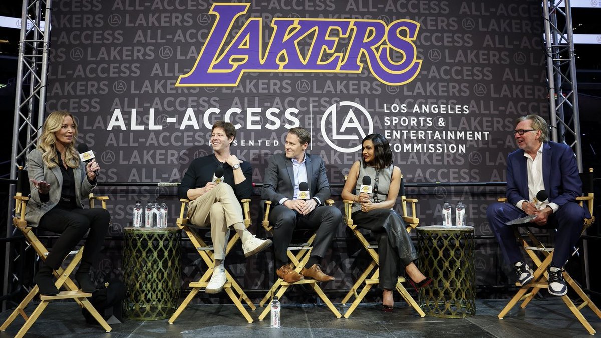 A special night celebrating 20 years of Lakers All-Access with @LASEC at  https://t.co/mht717xyVs Arena!🏀⭐️
