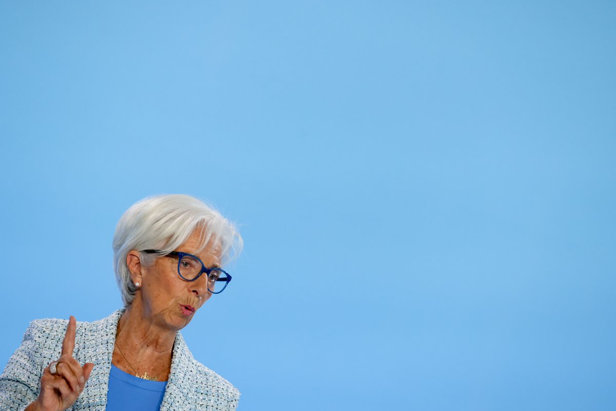 Zoe Schneeweiss (@zschneeweiss) on Twitter photo Lagarde says the EU must embrace majority voting over veto power bloomberg.com/news/articles/… via <a href="/weberalexander/">Alexander Weber</a> <a href="/jenniduggan/">Jennifer Duggan</a> Lagarde says the EU must embrace majority voting over veto power bloomberg.com/news/articles/… via <a href="/weberalexander/">Alexander Weber</a> <a href="/jenniduggan/">Jennifer Duggan</a>