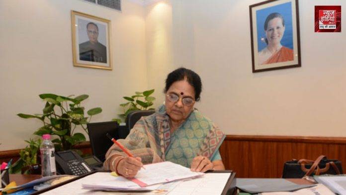 newsindia24x7_'s tweet image. आग से झुलसीं पूर्व केंद्रीय मंत्री गिरिजा व्यास… पूजा करते समय लगी कपड़ों में आग, अहमदाबाद किया रेफर...

#GirijaVyas #FireAccident #ReligiousRitual #AhmedabadTreatment #BurnInjury #FormerMinister #HealthUpdate #PrayForGirijaVyas 

newsindia24x7.org/national/forme…