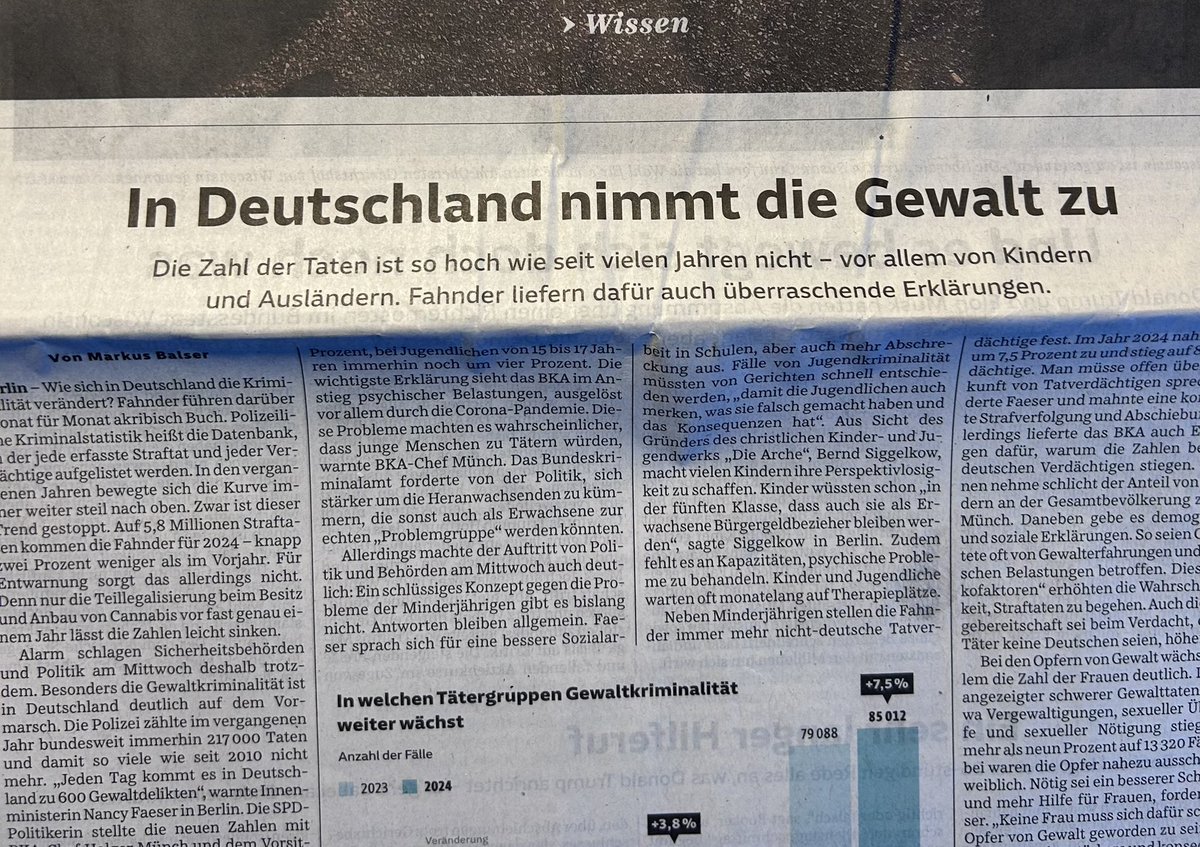 Spruchkörper (@spruchkoerper) on Twitter photo Die <a href="/SZ/">Süddeutsche Zeitung</a> huldigt heute dümmlich uninformiert der #PKS. Da ist #Tiktok differenzierter. Biomüll wartet auf Verpackung. Die <a href="/SZ/">Süddeutsche Zeitung</a> huldigt heute dümmlich uninformiert der #PKS. Da ist #Tiktok differenzierter. Biomüll wartet auf Verpackung.