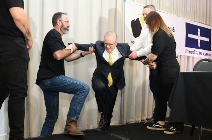 Cam Dimsey (@camdimsey) on Twitter photo Photo of <a href="/AlboMP/">Anthony Albanese</a> receiving more support than he has given WA Farmers.
#KeeptheSheep Photo of <a href="/AlboMP/">Anthony Albanese</a> receiving more support than he has given WA Farmers.
#KeeptheSheep