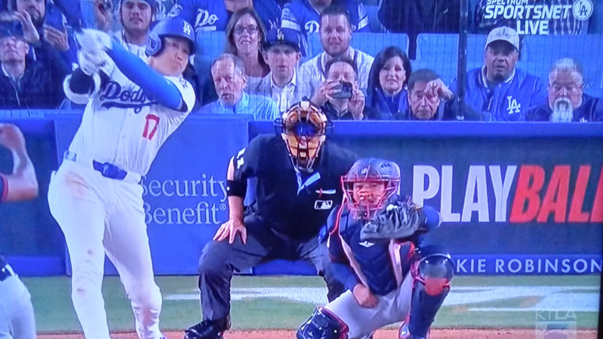 Los Angeles Dodgers versus Atlanta Braves 
Tonight's star was Shohei Ohtani. 
What's better than hitting a walk-off home run on your own bobblehead night? 
Dodgers win 6 to 5. 
🏆 ⚾ 🧢