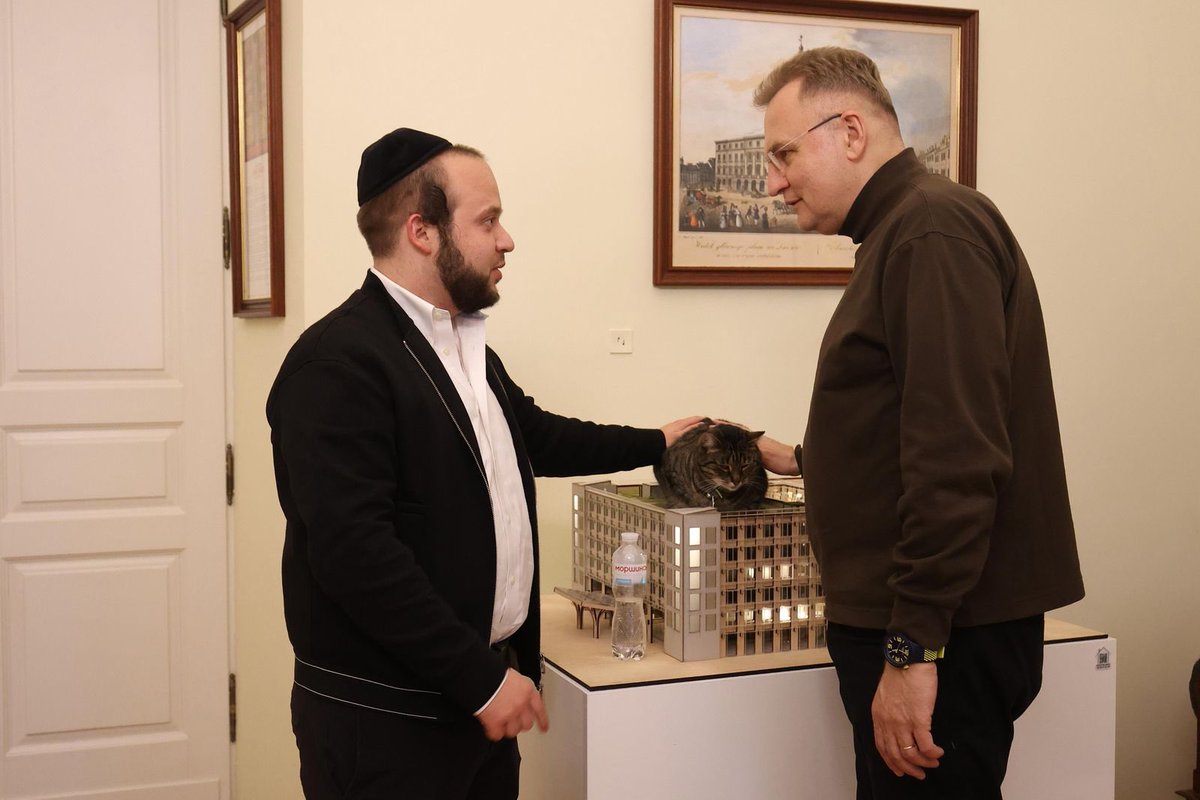 Yaakov Flitchkin (@yaakov_flitch) on Twitter photo Met with <a href="/AndriySadovyi/">Андрій Садовий</a>, the Mayor of Lviv, #Ukraine, at Lviv City Hall. Impressed by his dedication to the city and its people. Also had the pleasure of meeting Lviv's feline celebrity - the iconic Levchyk, Lviv City Cat! Met with <a href="/AndriySadovyi/">Андрій Садовий</a>, the Mayor of Lviv, #Ukraine, at Lviv City Hall. Impressed by his dedication to the city and its people. Also had the pleasure of meeting Lviv's feline celebrity - the iconic Levchyk, Lviv City Cat!