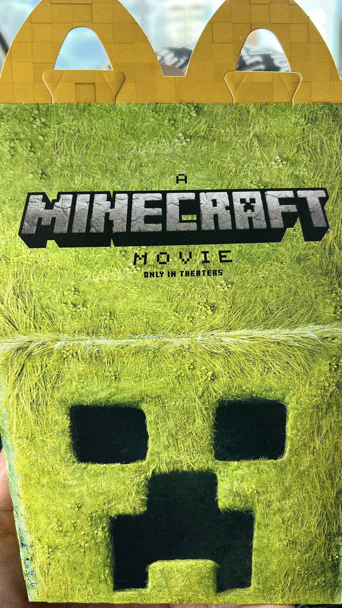 heyguelo's tweet photo. Me mataron con esto que linda están las happymeals #mcdonald #MinecraftMovie https://t.co/5yEfk97VfF