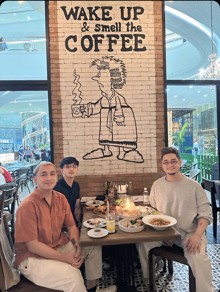 mrfu_mayganon's tweet image. contract signing. ilulunsad nako bilang bomba star. bomba star?! gracias marvin, dan and team! #wildflour #podium #tagabulabogngbuonguniverse #mayganon