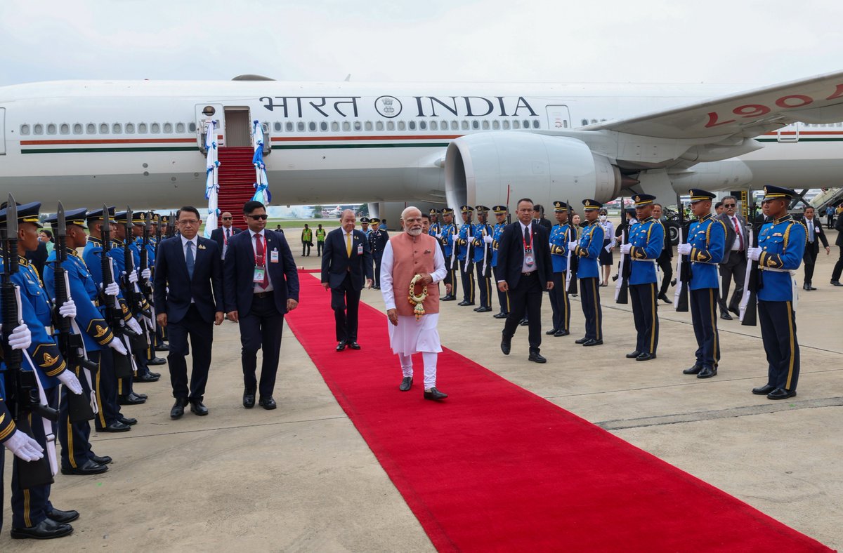 Narendra Modi tweet media