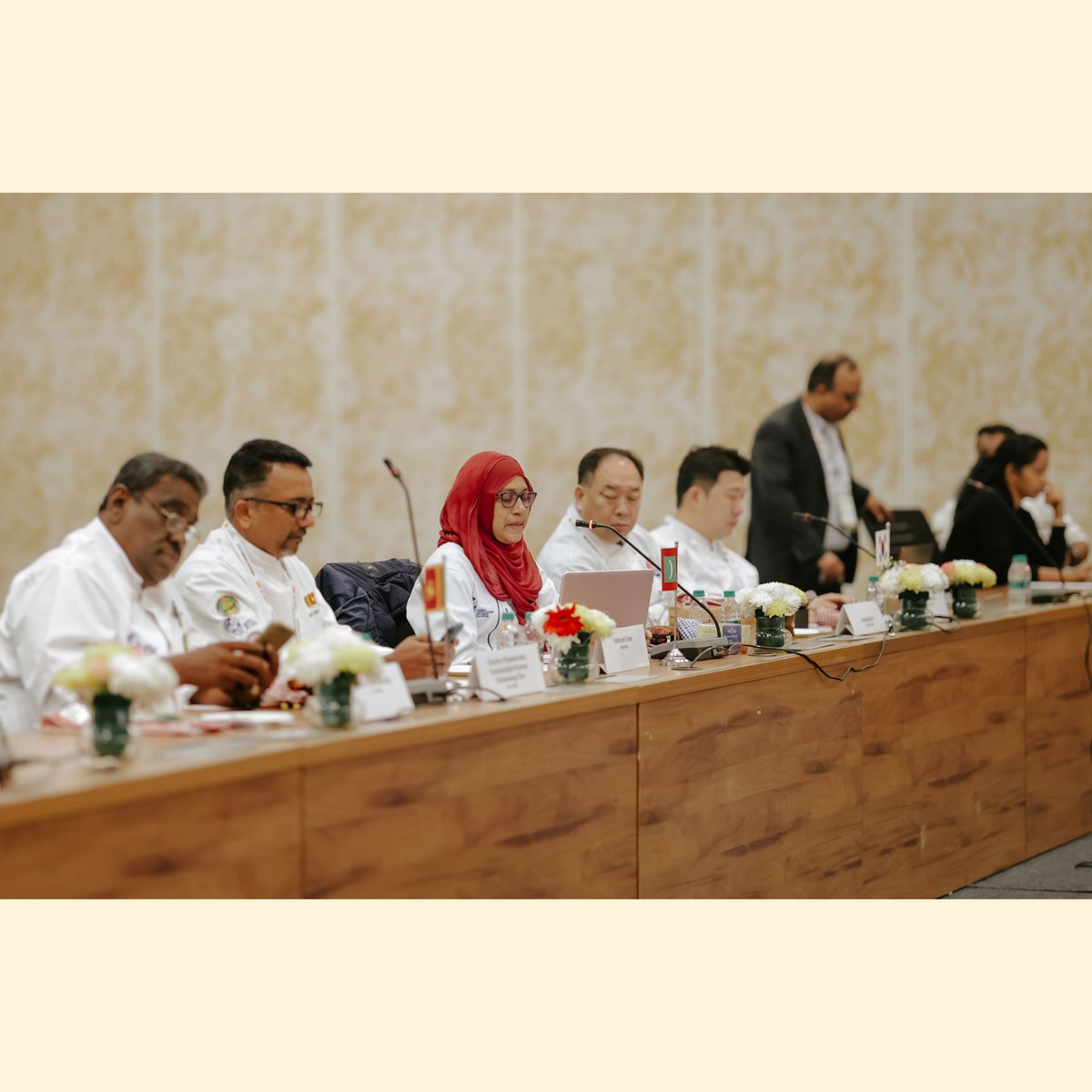 indusfoodshow's tweet image. Indusfood 2025 brought top F&amp;amp;B leaders &amp;amp; chefs together!

In partnership with IFCA, the Asia Presidents Forum united 35+ global &amp;amp; 100+ Indian chefs for discussions, collaborations &amp;amp; live showcases. 

#Indusfood2025 | #CulinaryNetworking | #FoodInnovation | #GlobalTrade