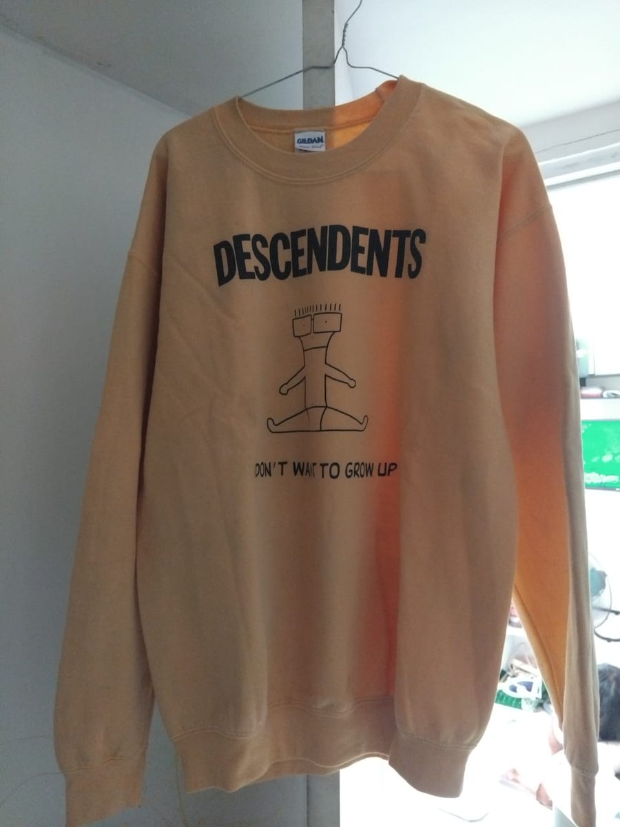 erzars's tweet photo. Jual aja nih Official Merch Descendents sama Evertime I Die. 450k ambil semua. https://t.co/o9NxeBLYUL
