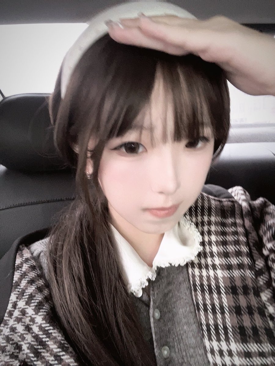 catforchen's tweet photo. 假发戴上就是乖宝宝 https://t.co/tSTdK369LO
