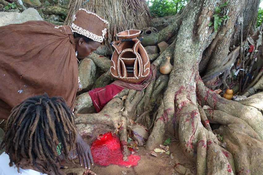 Phbhimself's tweet image. Leo nitaongelea imani ya kuunganisha ulimwengu wa roho kupitia maagano ya damu.

Kwa wale wanaofuatilia vitabu mbalimbali vya dini watagundua kuna uhusiano mkubwa sana wa damu na ulimwengu wa roho.

Kuna habari ya Kaini kumuua ndugu yake Abel, baada ya Abel kuuliwa Mungu alisema…