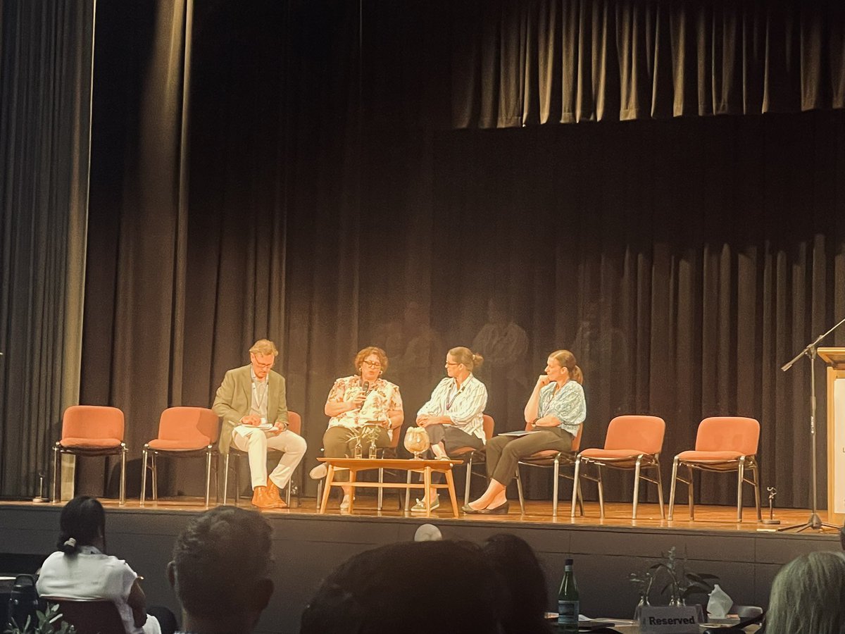 Longreach maternity services leadership team talk about key components of a successful rural maternity arrive &amp; it starts with respect. Sue Bardon A/DON gives no bigger compliment of birthing her babies here &amp; last year her gran baby was born in Longreach. <a href="/RuralDoctorsAus/">RDAA</a>