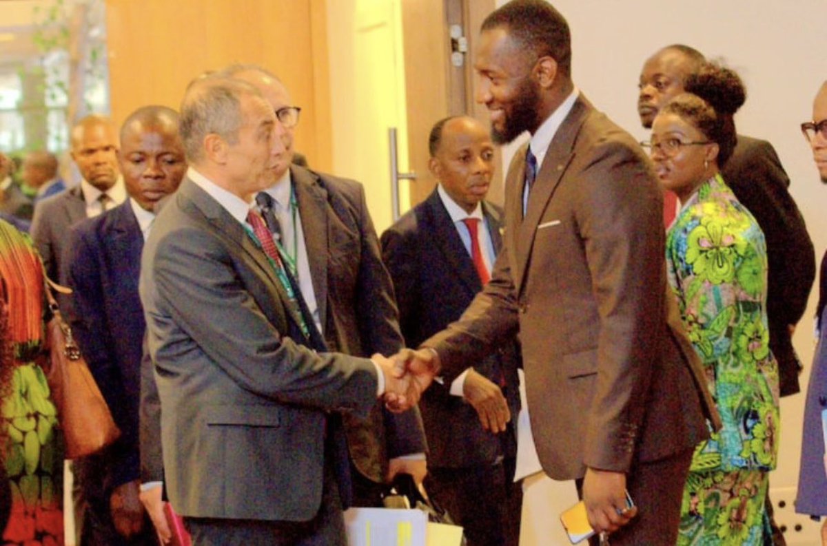 Ma poignée de main avec le Président sortant de L’UCESA, symbole de fraternité.

Un Rdv Mondial où l’Afrique est au centre des échanges, portée par une équipe engagée qui a accompli un travail remarquable.

Le CES exerce une mission cruciale d’analyse et d’orientation stratégique